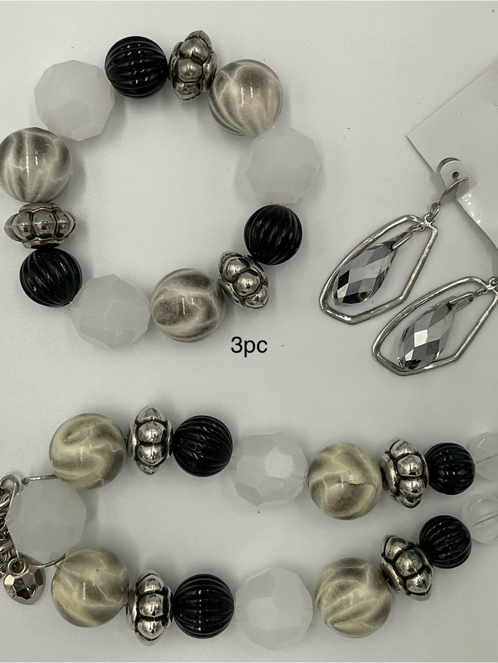 3-Piece Women’s Jewelry Set — Black, White & Silver Beads